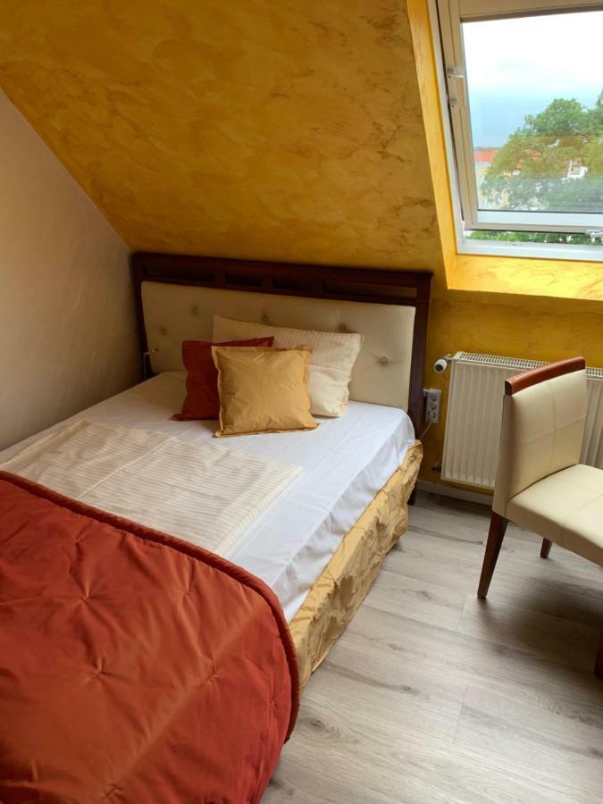 Boutique Hotel Goldene Henne Wolfsburg Exterior foto